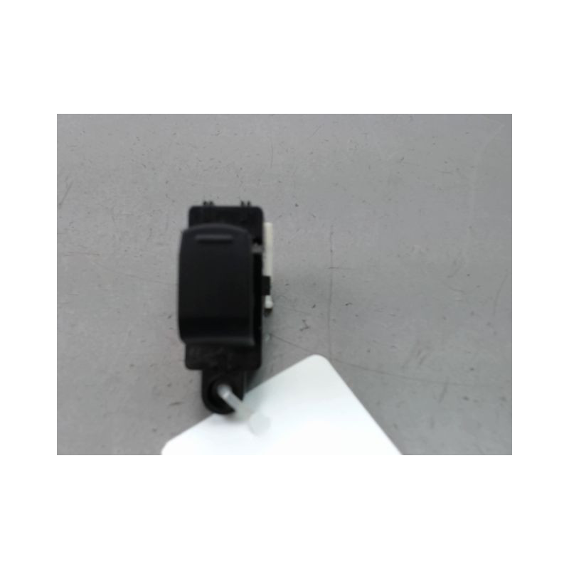 COMMANDE LEVE-GLACE PORTE AVD SUZUKI VITARA
