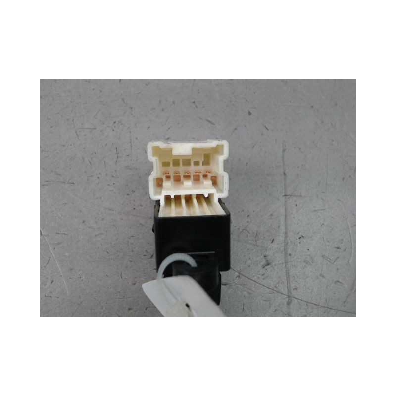 COMMANDE LEVE-GLACE PORTE AVD SUZUKI VITARA