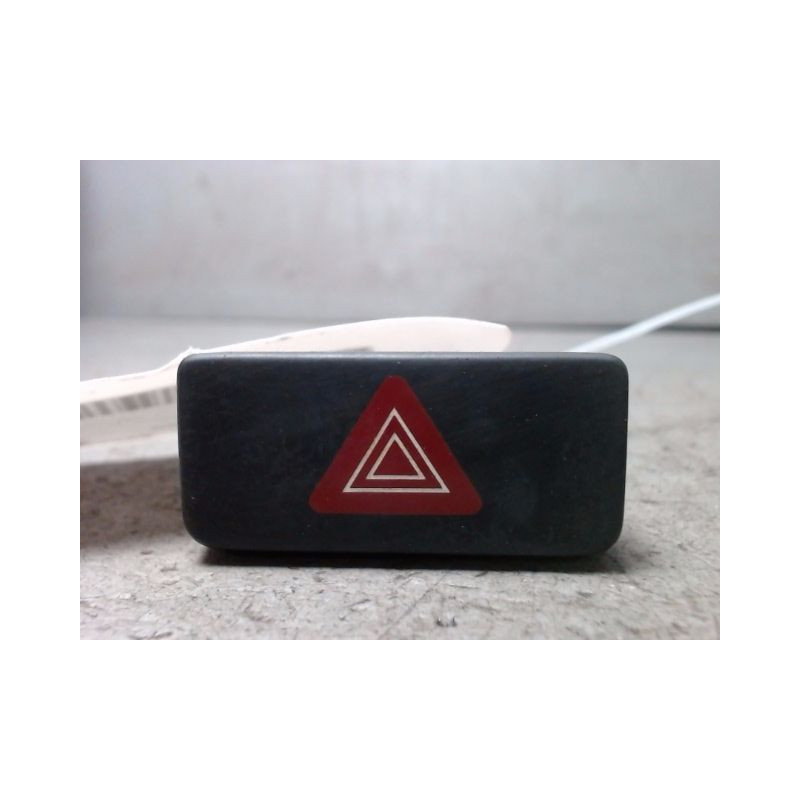 BOUTON DE WARNING NISSAN PIXO