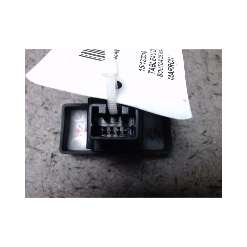 BOUTON DE WARNING NISSAN PIXO