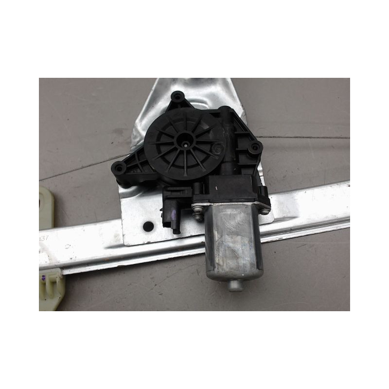 MECANISME LEVE-GLACE AVANT DROIT DACIA DUSTER