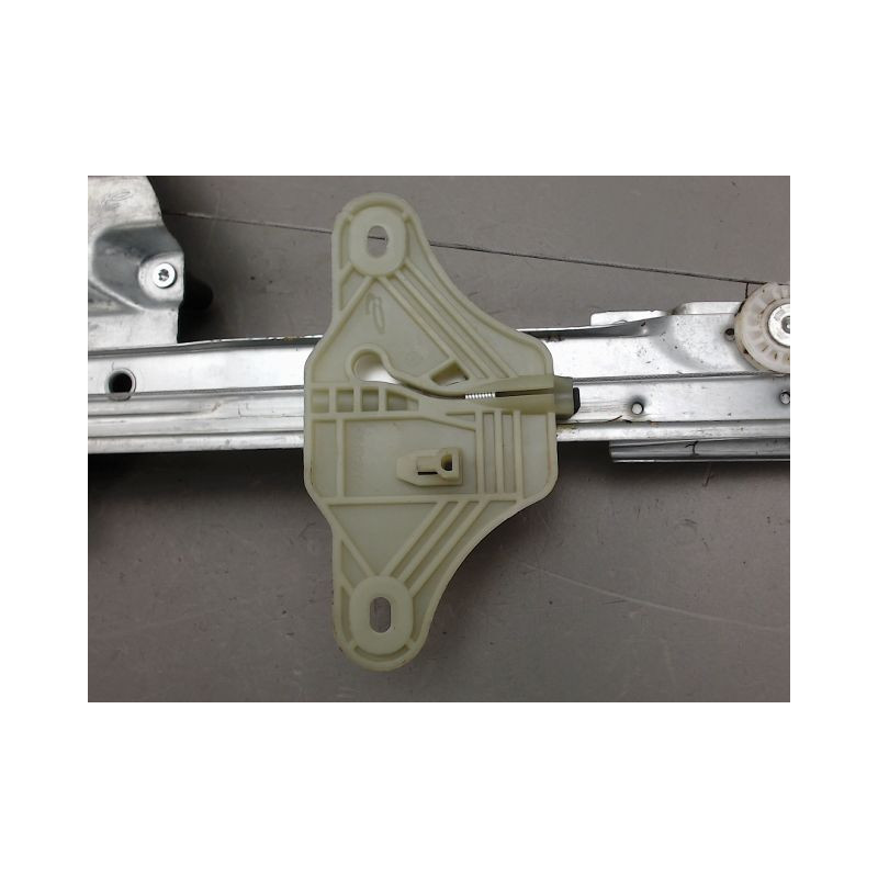 MECANISME LEVE-GLACE AVANT DROIT DACIA DUSTER