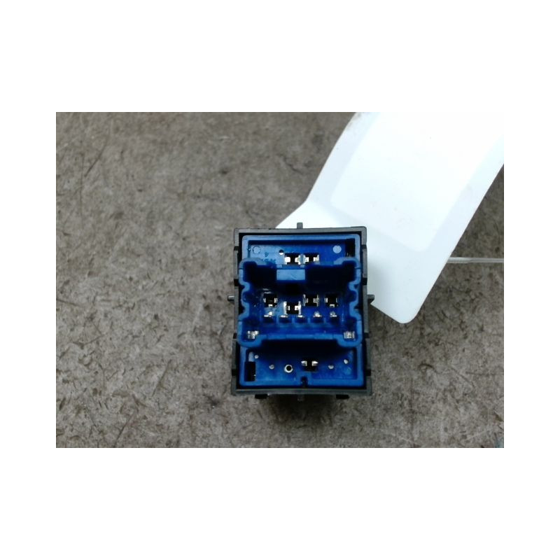 COMMANDE LEVE-GLACE PORTE AVD DACIA SPRING