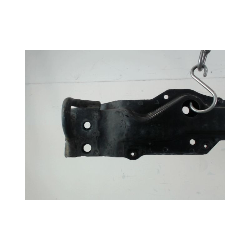 TRAVERSE INFERIEURE ARMATURE AVANT SUZUKI VITARA