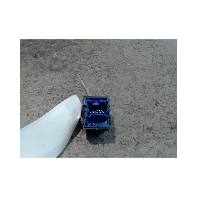 COMMANDE LEVE-GLACE PORTE AVD DACIA SPRING