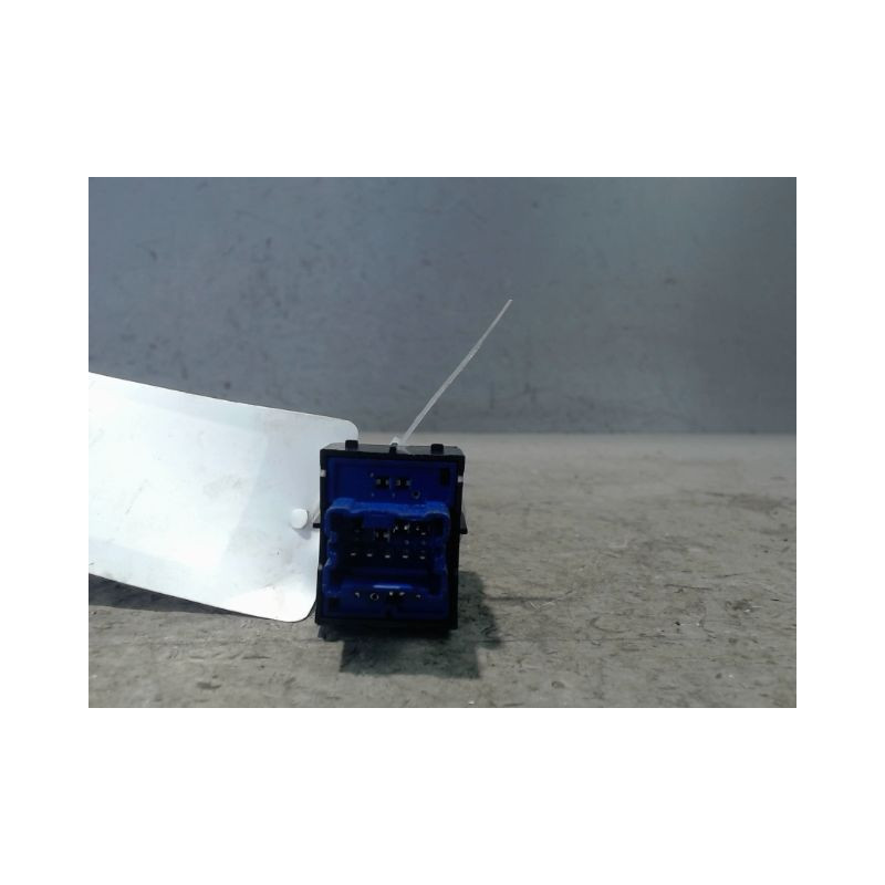 COMMANDE LEVE-GLACE PORTE AVD DACIA SPRING