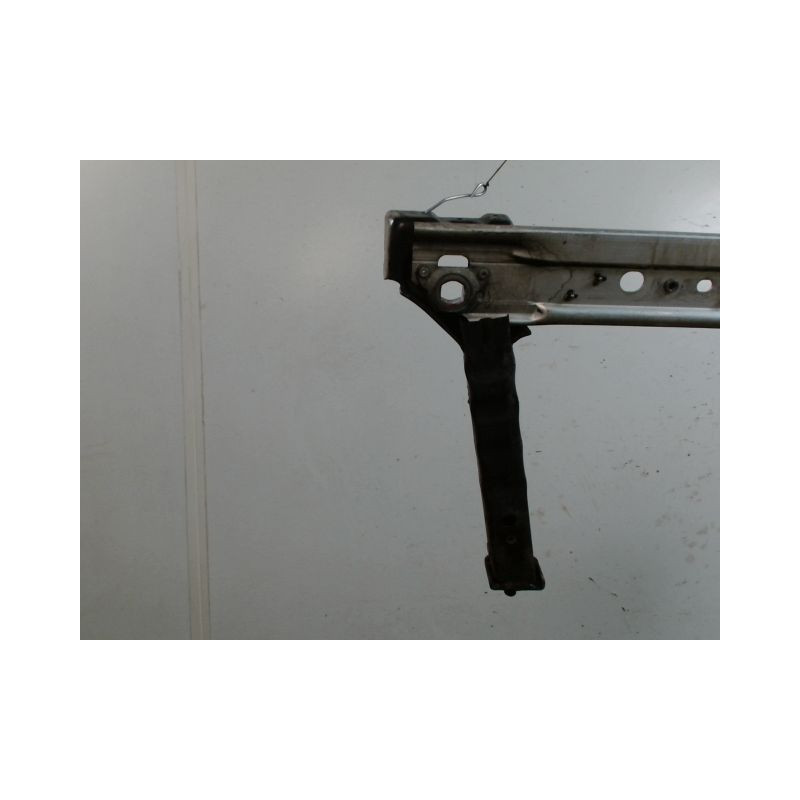 TRAVERSE INFERIEURE ARMATURE AVANT RENAULT MEGANE