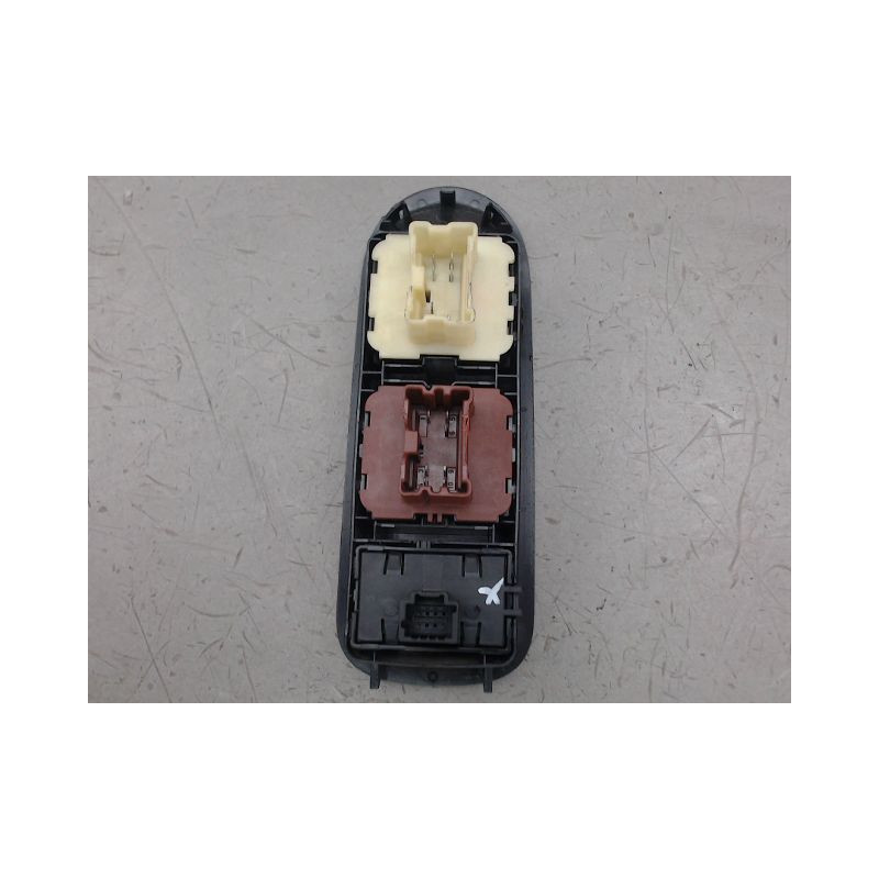 COMMANDE LEVE-GLACE PORTE AVG DACIA DUSTER