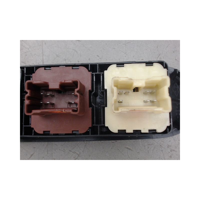 COMMANDE LEVE-GLACE PORTE AVG DACIA DUSTER