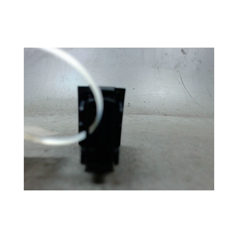 BOUTON DE WARNING TOYOTA COROLLA