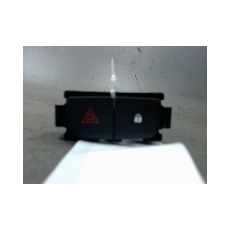 BOUTON DE WARNING OPEL VIVARO