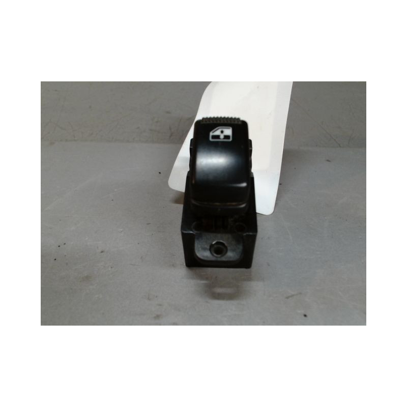 COMMANDE LEVE-GLACE PORTE AVD KIA CERATO 5P