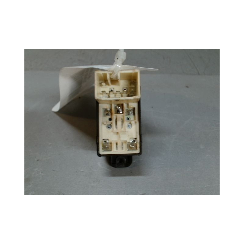 COMMANDE LEVE-GLACE PORTE AVD KIA CERATO 5P