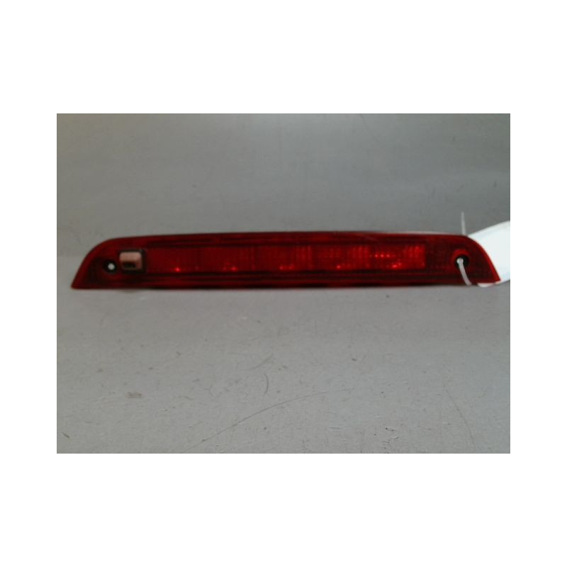 FEUX STOP SUPPLEMENTAIRE FORD FOCUS 98-04