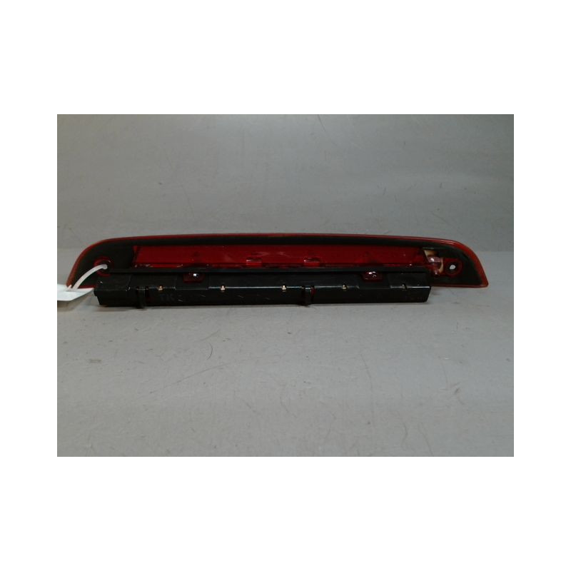 FEUX STOP SUPPLEMENTAIRE FORD FOCUS 98-04