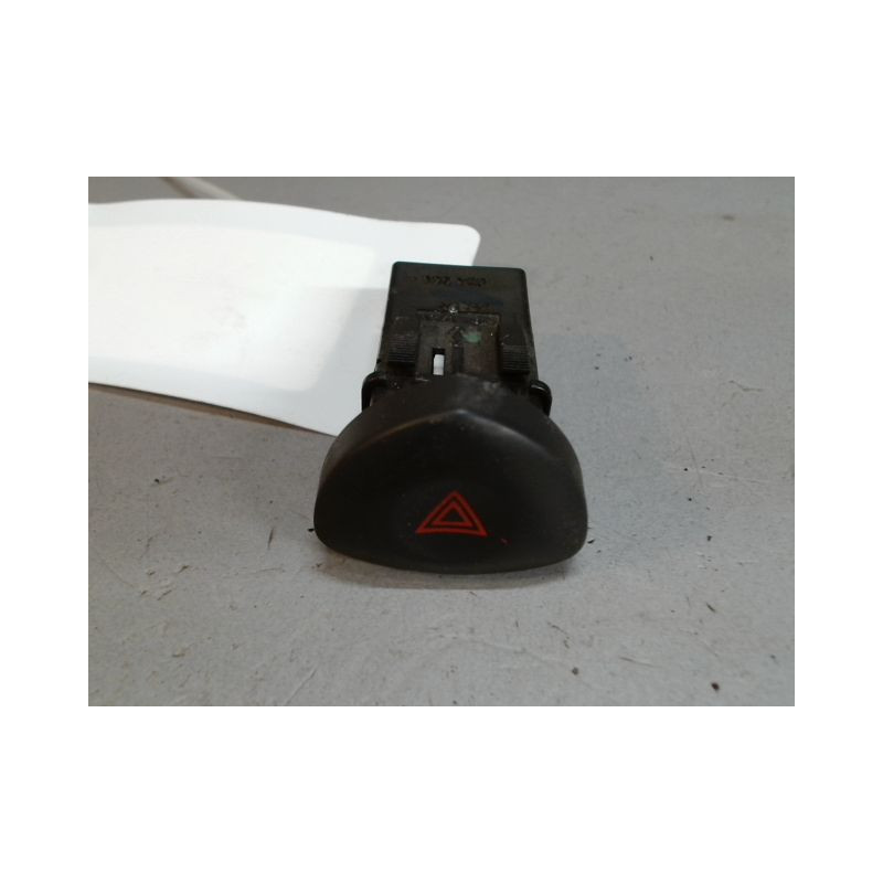 BOUTON DE WARNING RENAULT CLIO II CAMPUS 06-