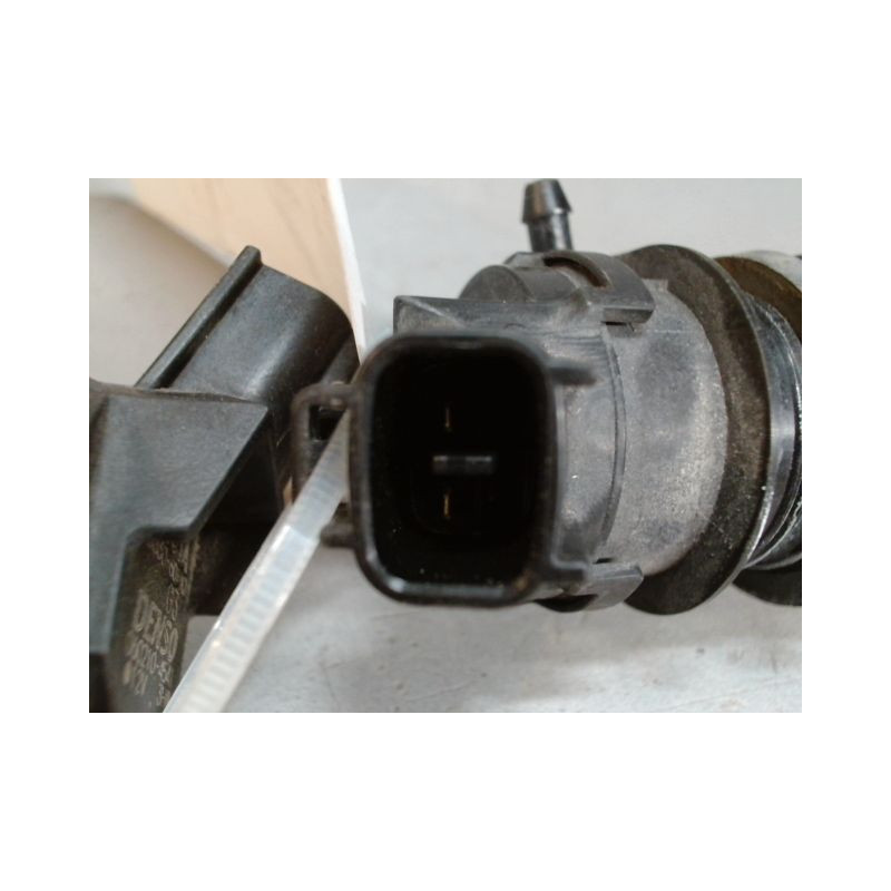 POMPE LAVE-GLACE AVANT TOYOTA PRIUS 2004-