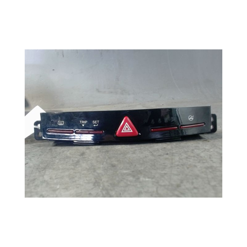 BOUTON DE WARNING SSANGYONG TIVOLI