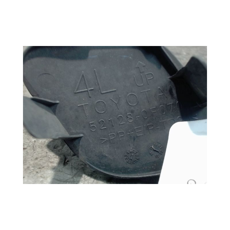 OBTURATEUR COUVRE CROCHET DE BOUCLIER AV TOYOTA VERSO 2010-