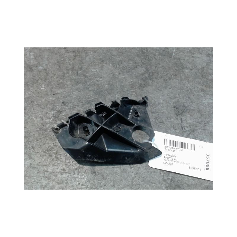 SUPPORT PARE-CHOC AVD TOYOTA AYGO 3P