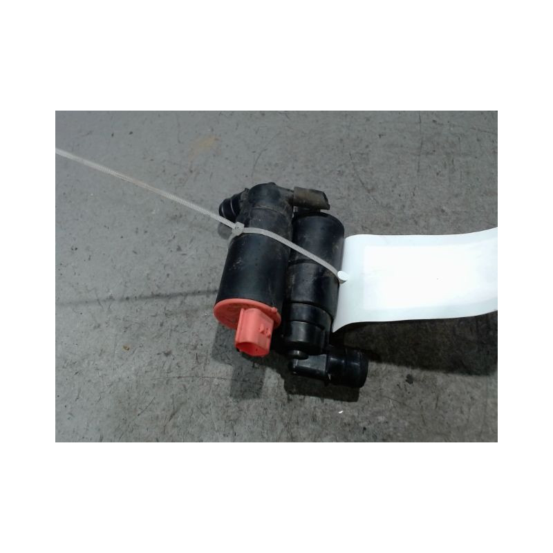 POMPE LAVE-GLACE AVANT LAND ROVER FREELAND.