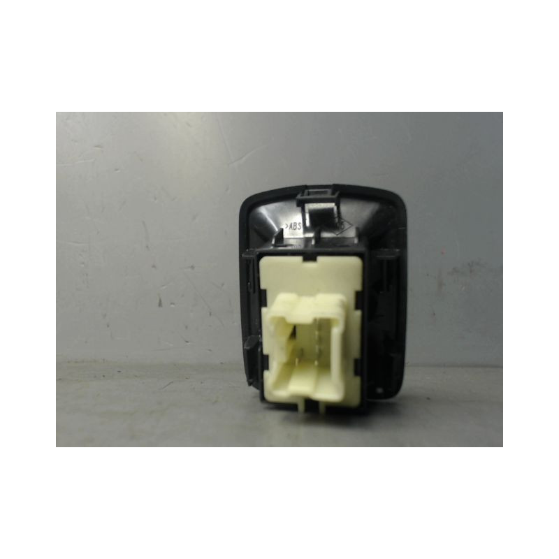 COMMANDE LEVE-GLACE PORTE AVD DACIA SANDERO