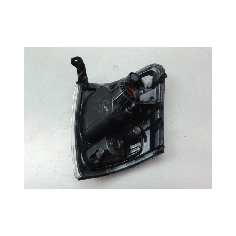 CLIGNOTANT DROIT TOYOTA HILUX SIMPLE CABINE 2.02-05