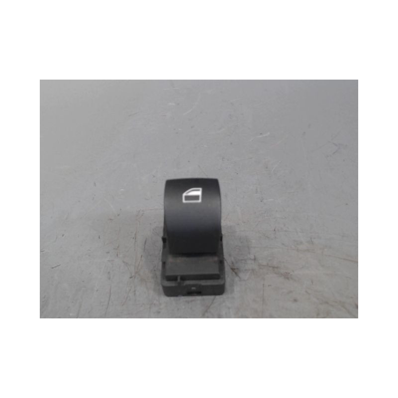 COMMANDE LEVE-GLACE PORTE ARG B.M.W. SERIE 1