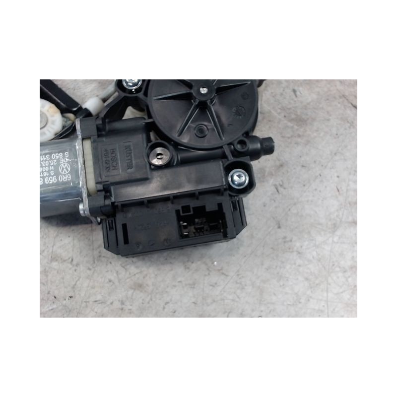 MECANISME+MOTEUR LEVE-GLACE AVANT DROIT VOLKSWAGEN POLO 2009-