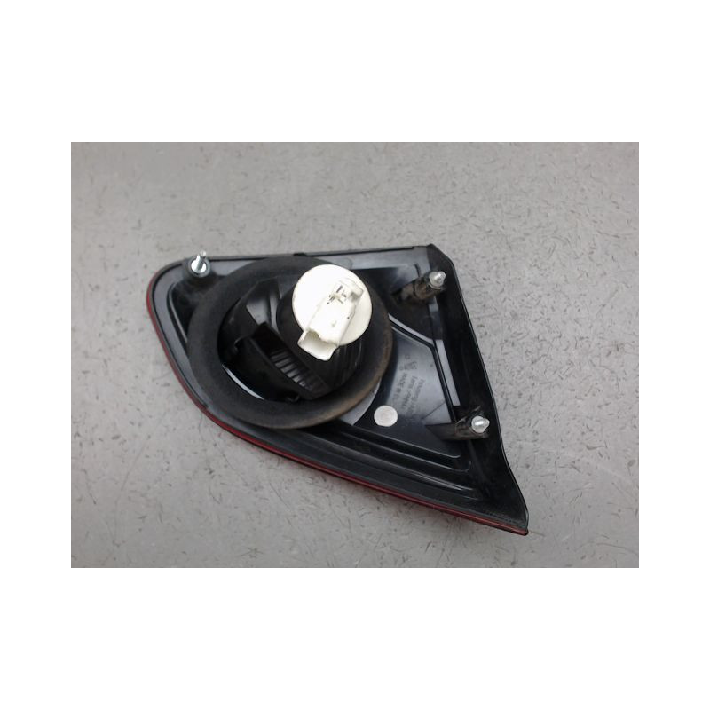 FEU ARRIERE INTERIEUR GAUCHE NISSAN QASHQAI