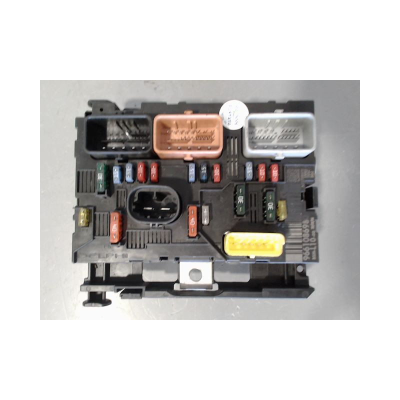 BOITE A FUSIBLES PEUGEOT 207 3P
