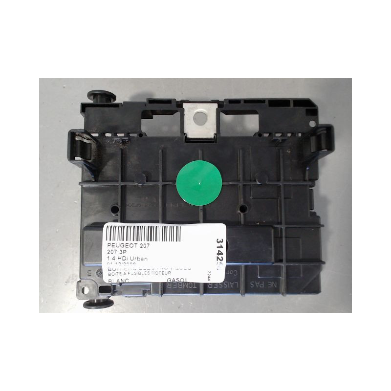BOITE A FUSIBLES PEUGEOT 207 3P