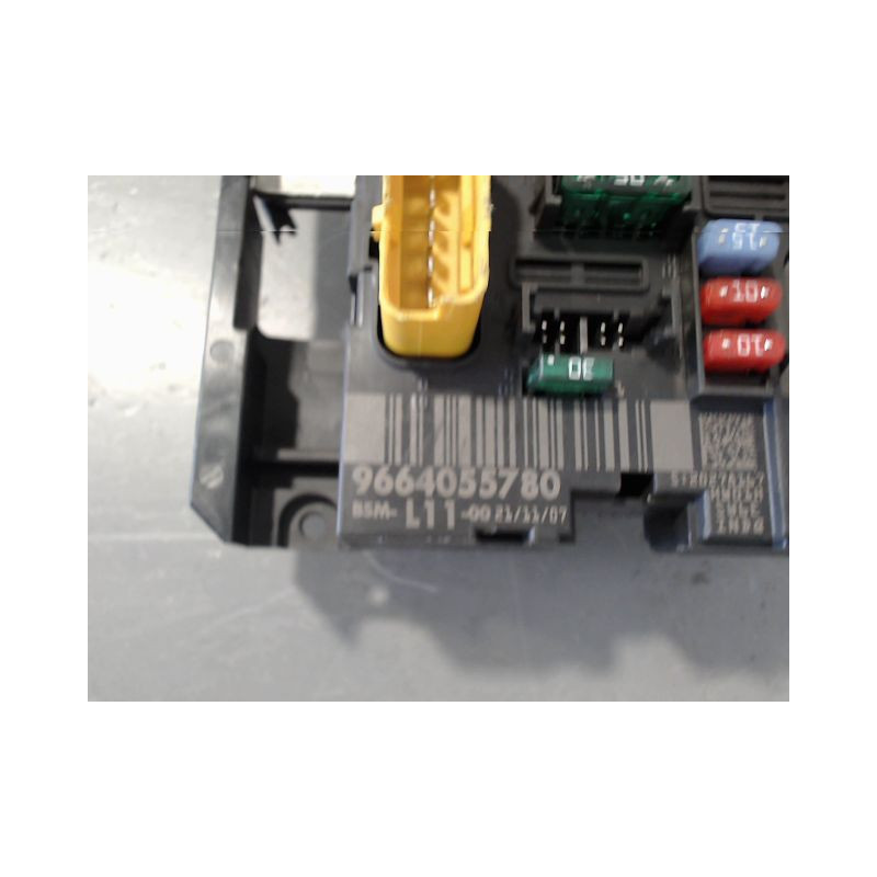 BOITE A FUSIBLES PEUGEOT 207 5P