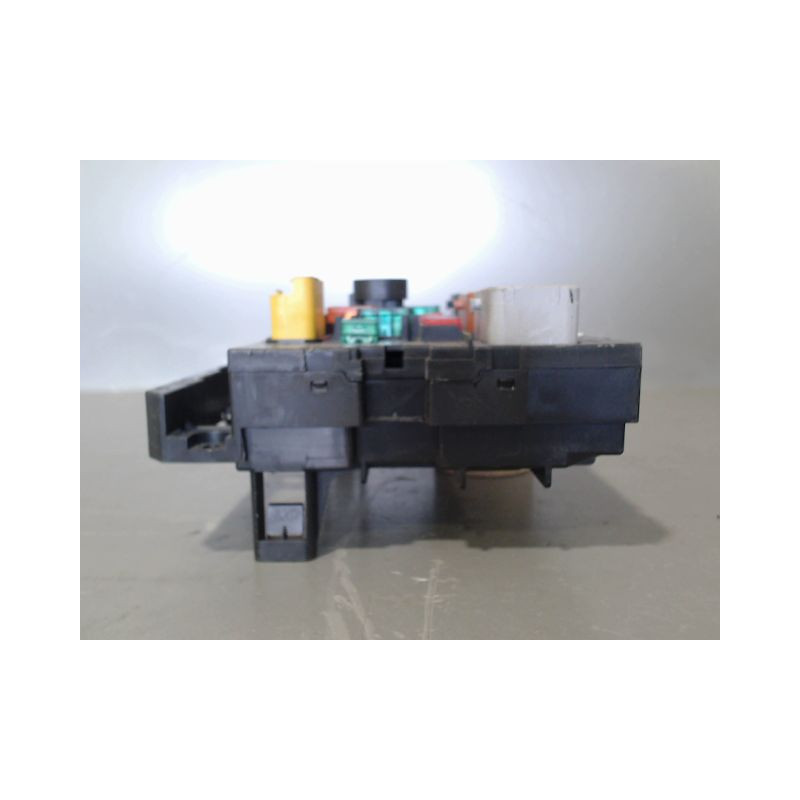 BOITE A FUSIBLES PEUGEOT 207 5P