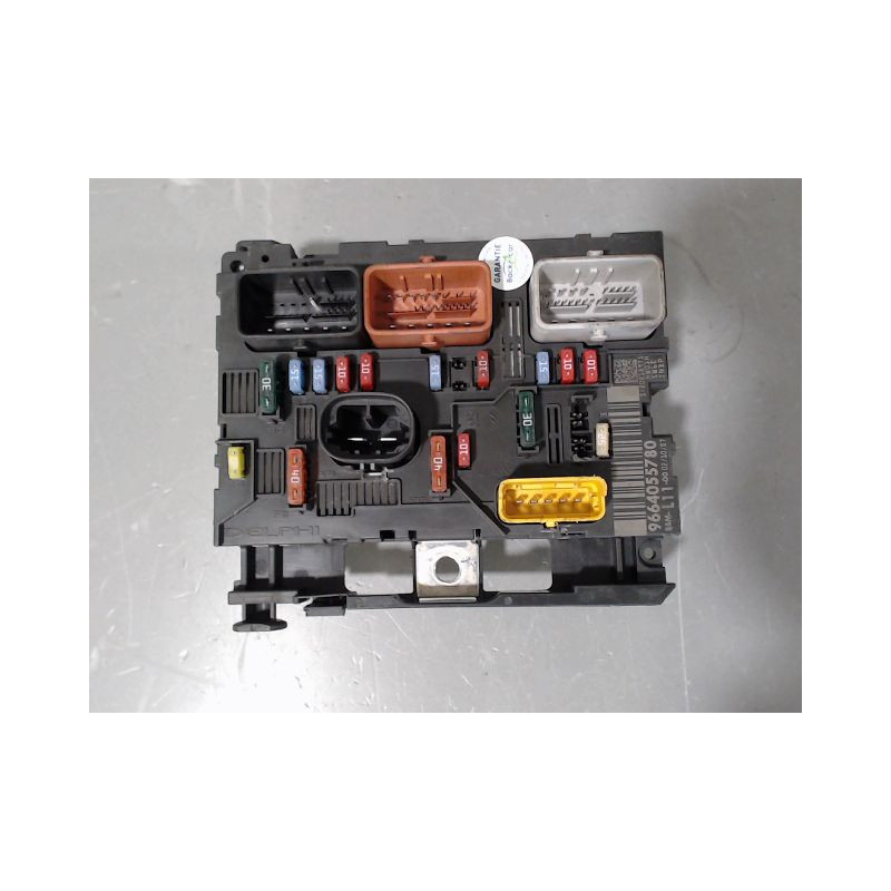 BOITE A FUSIBLES PEUGEOT 207 5P