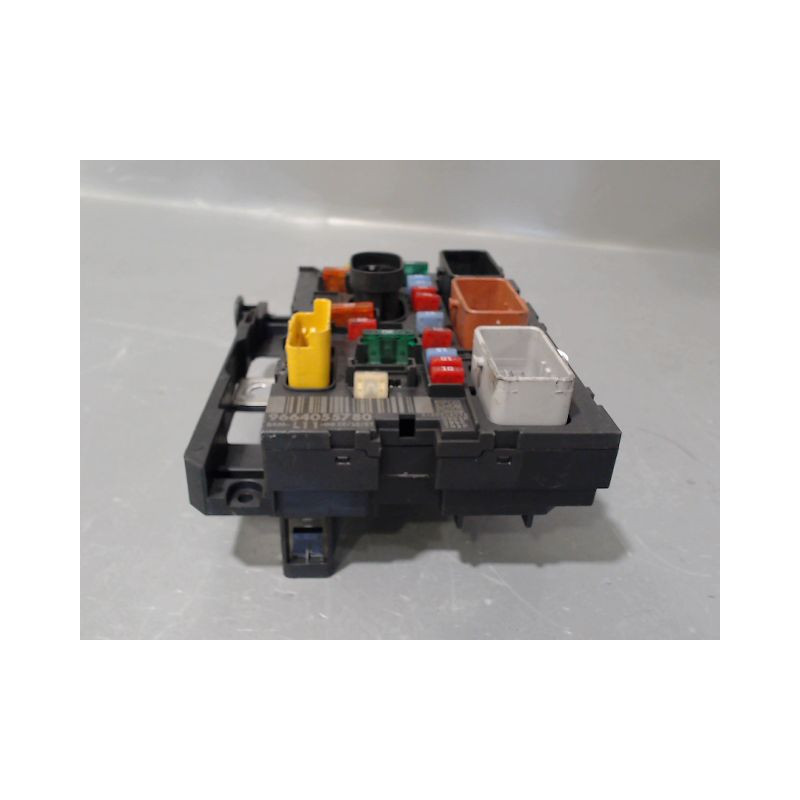 BOITE A FUSIBLES PEUGEOT 207 5P