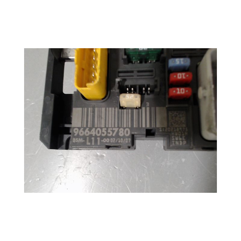 BOITE A FUSIBLES PEUGEOT 207 5P