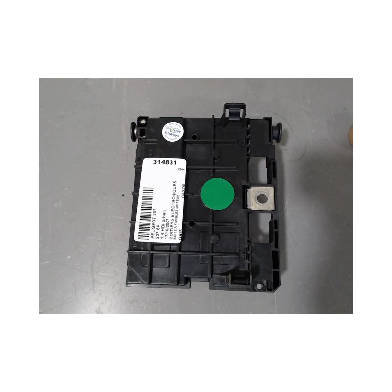 BOITE A FUSIBLES PEUGEOT 207 5P