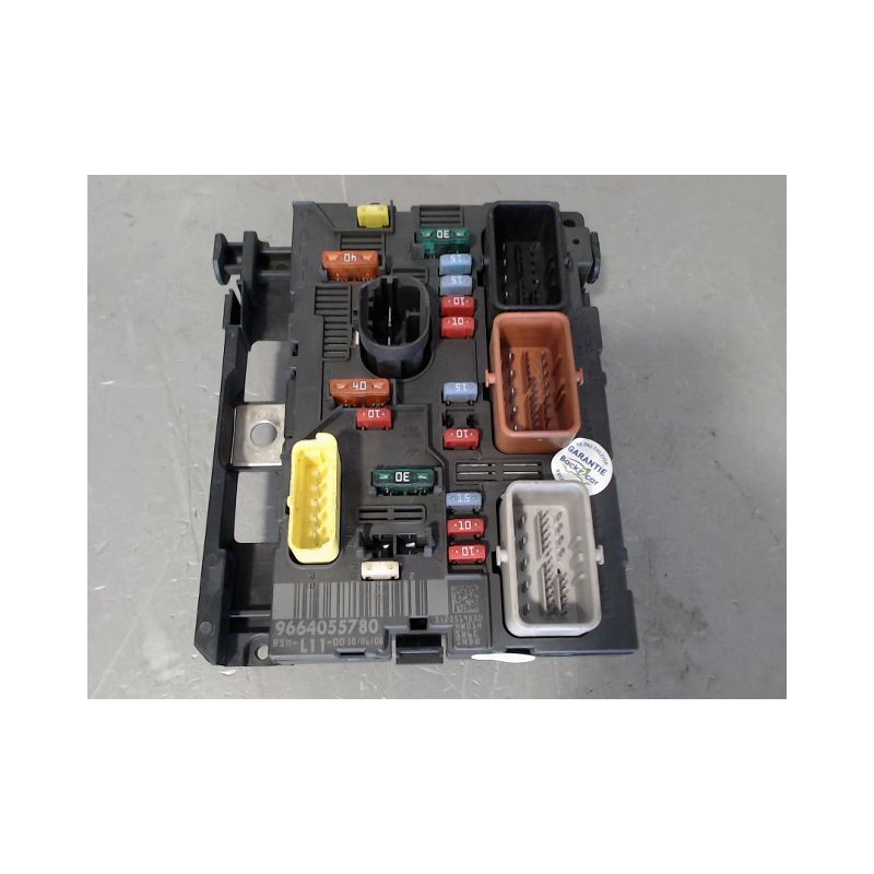 BOITE A FUSIBLES PEUGEOT 207