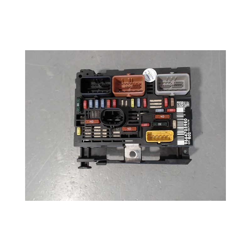 BOITE A FUSIBLES PEUGEOT 407 SW