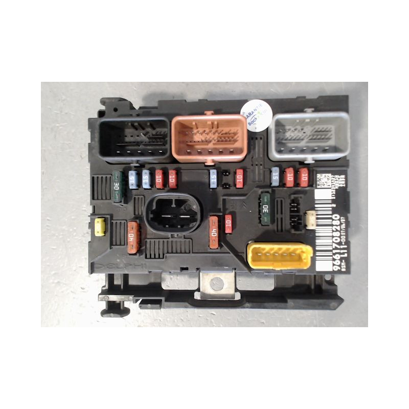 BOITE A FUSIBLES PEUGEOT 307 BREAK 05-08