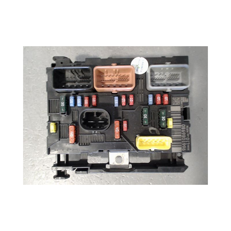 BOITE A FUSIBLES PEUGEOT 207 5P