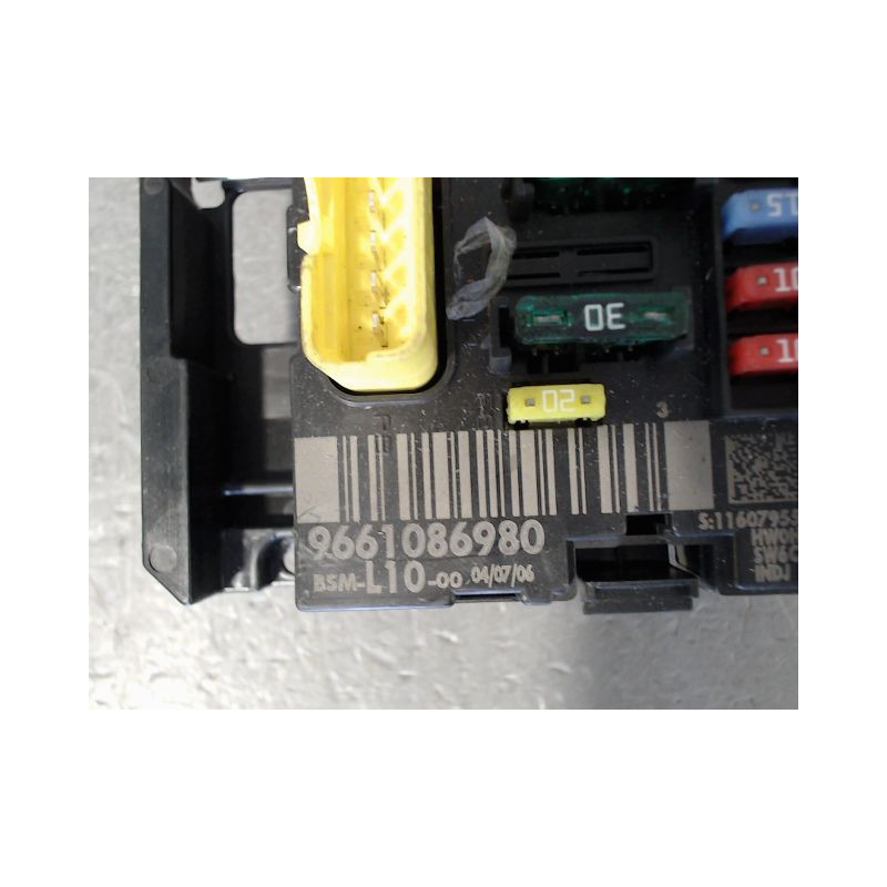 BOITE A FUSIBLES PEUGEOT 207 5P