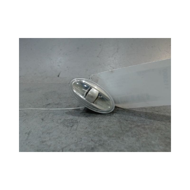 REPETITEUR AILE DROIT PEUGEOT 206