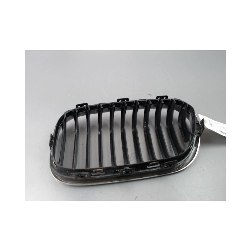 GRILLE CALANDRE DROIT BMW SERIE 1