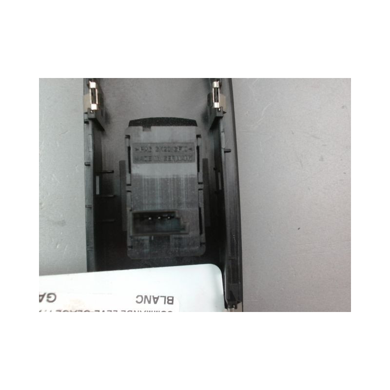 COMMANDE LEVE-GLACE PORTE AVD BMW X1