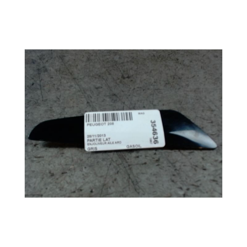 ENJOLIVEUR AILE ARRIERE DROIT PEUGEOT 208