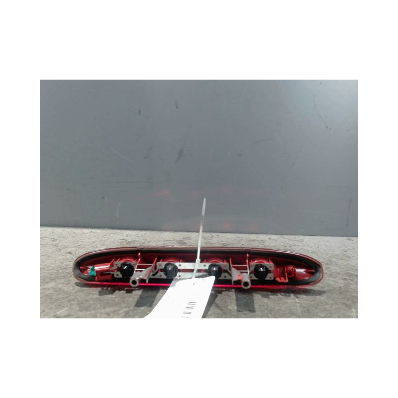 FEUX STOP SUPPLEMENTAIRE PEUGEOT 208
