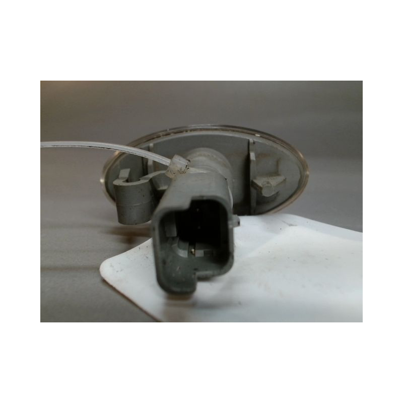 REPETITEUR AILE DROIT PEUGEOT 108