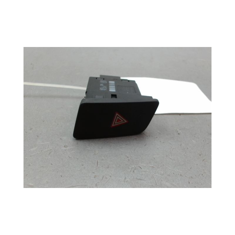 BOUTON DE WARNING AUDI Q3